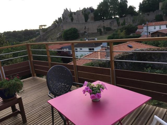 Les 3 Pigeons Hotel Bressuire Bagian luar foto