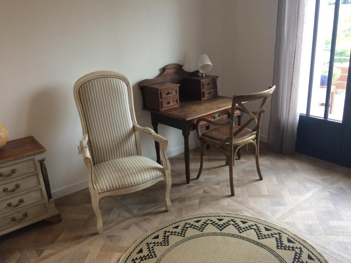 Les 3 Pigeons Hotel Bressuire Bagian luar foto
