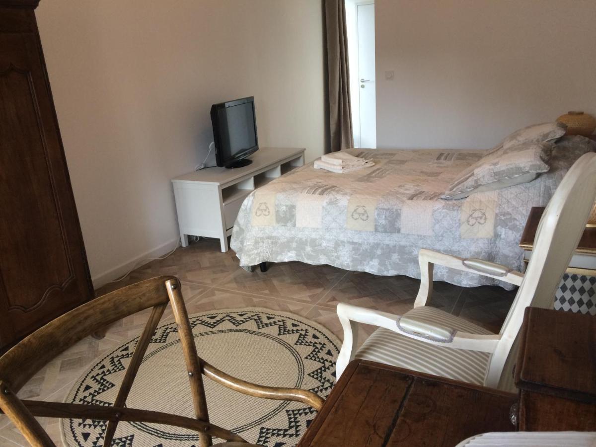 Les 3 Pigeons Hotel Bressuire Bagian luar foto