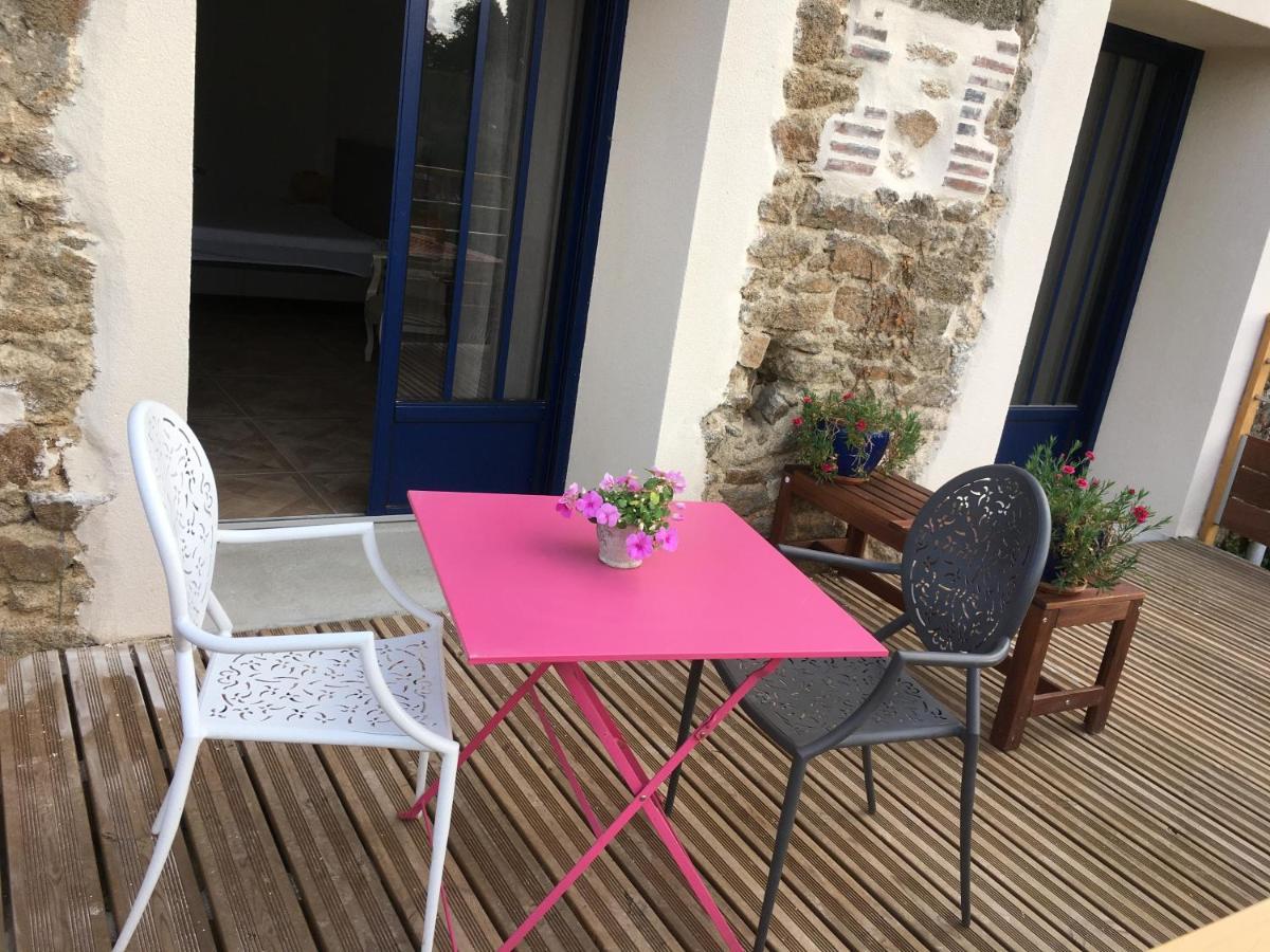 Les 3 Pigeons Hotel Bressuire Bagian luar foto