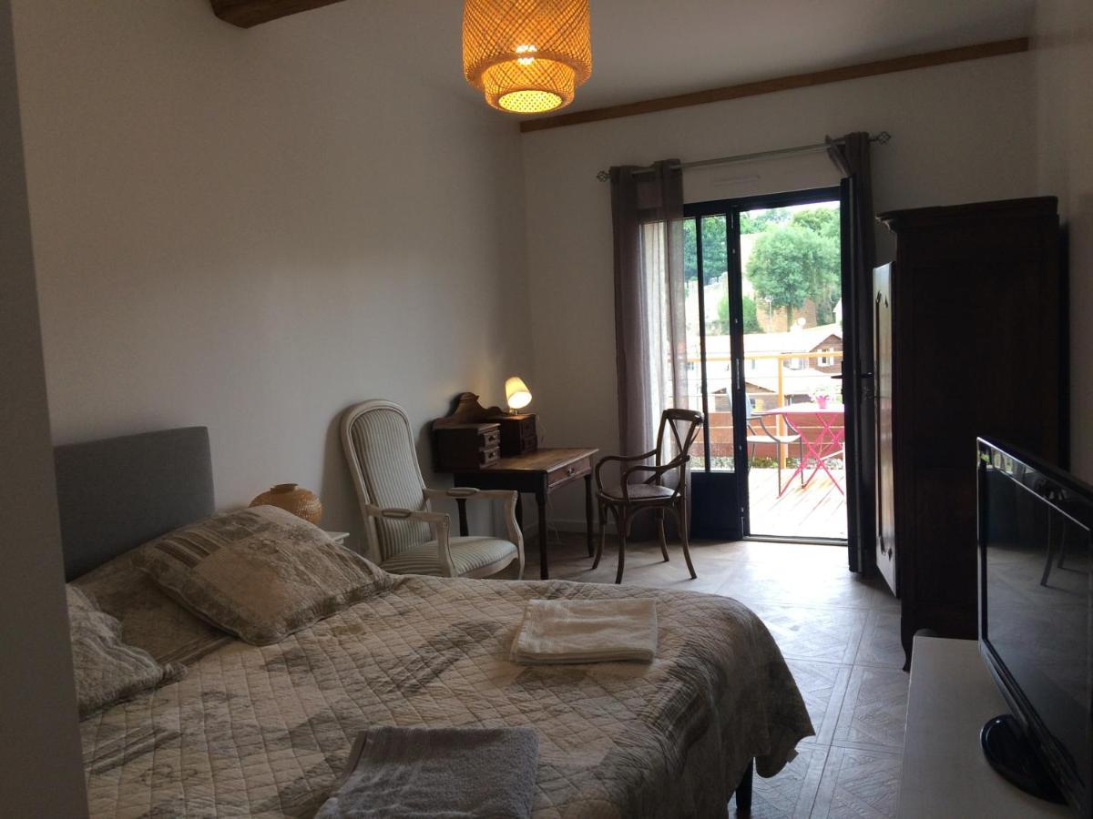 Les 3 Pigeons Hotel Bressuire Bagian luar foto