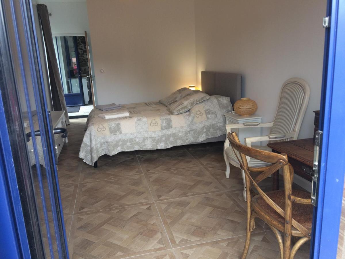 Les 3 Pigeons Hotel Bressuire Bagian luar foto