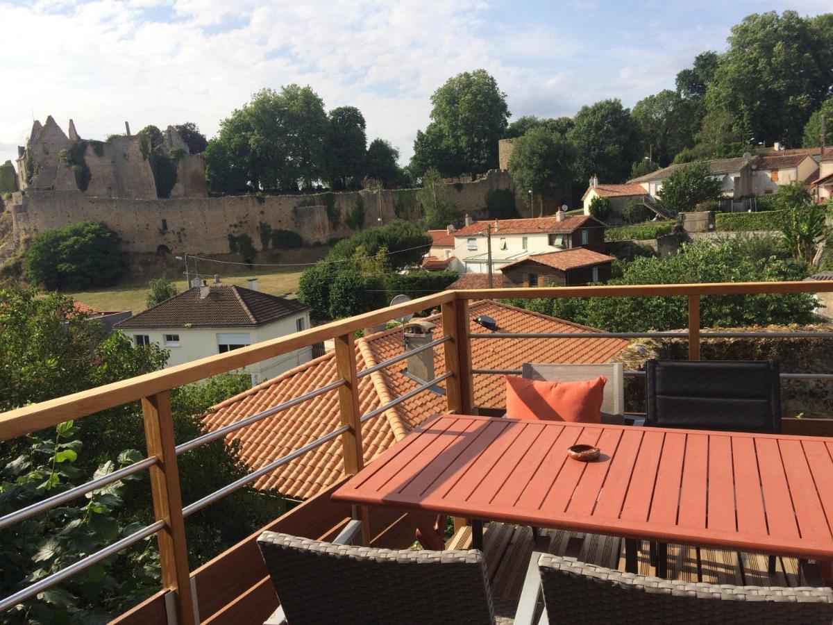 Les 3 Pigeons Hotel Bressuire Bagian luar foto
