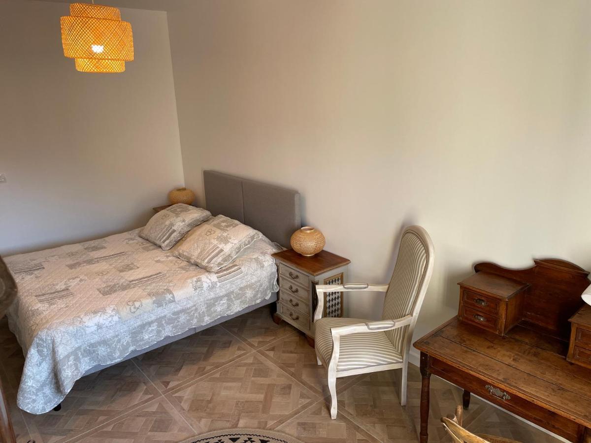 Les 3 Pigeons Hotel Bressuire Bagian luar foto
