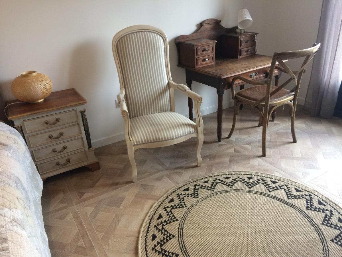 Les 3 Pigeons Hotel Bressuire Bagian luar foto
