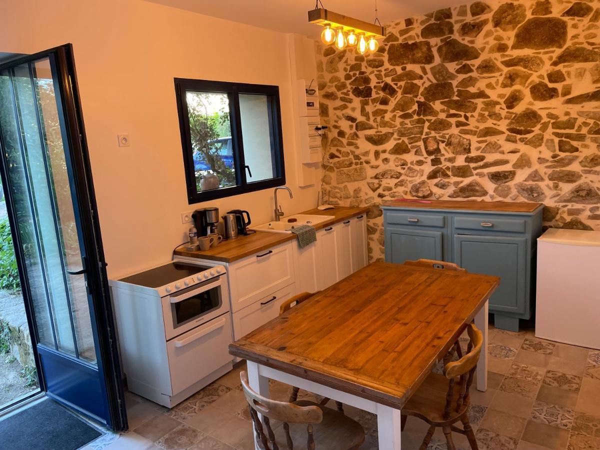 Les 3 Pigeons Hotel Bressuire Bagian luar foto