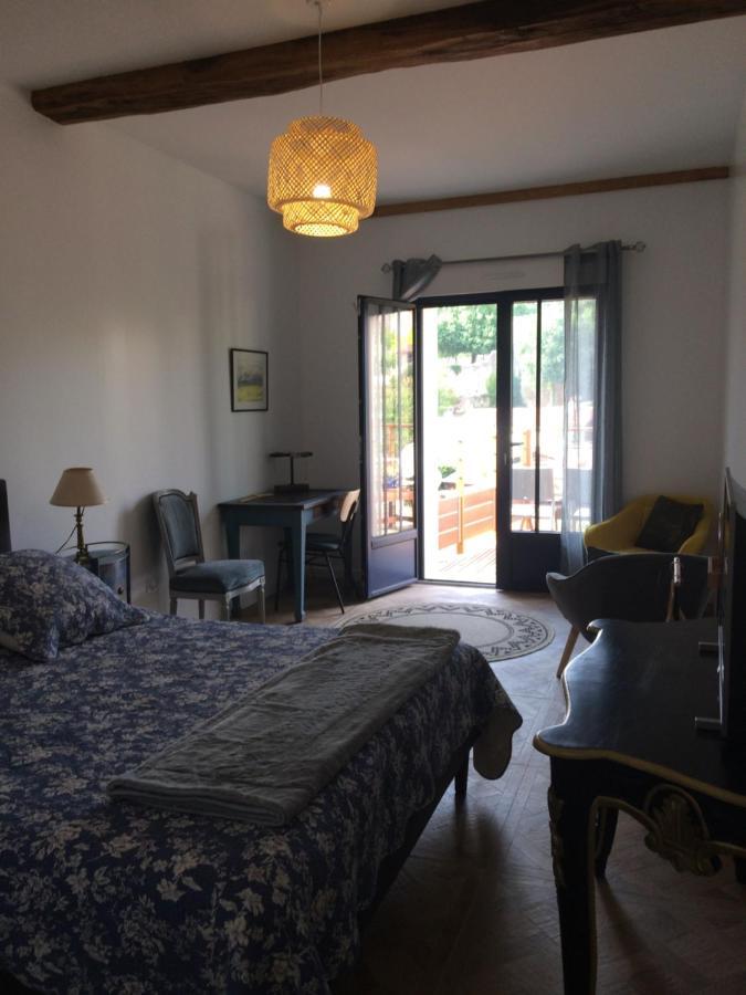 Les 3 Pigeons Hotel Bressuire Bagian luar foto