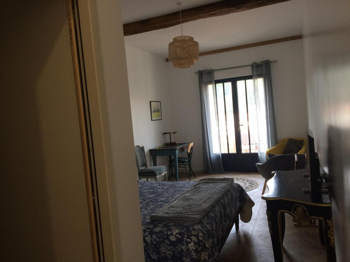 Les 3 Pigeons Hotel Bressuire Bagian luar foto