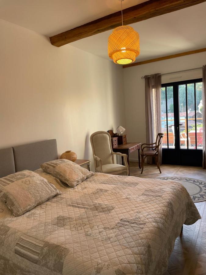 Les 3 Pigeons Hotel Bressuire Bagian luar foto